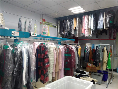 品牌洗衣店知不知名?是看加盟店數量?